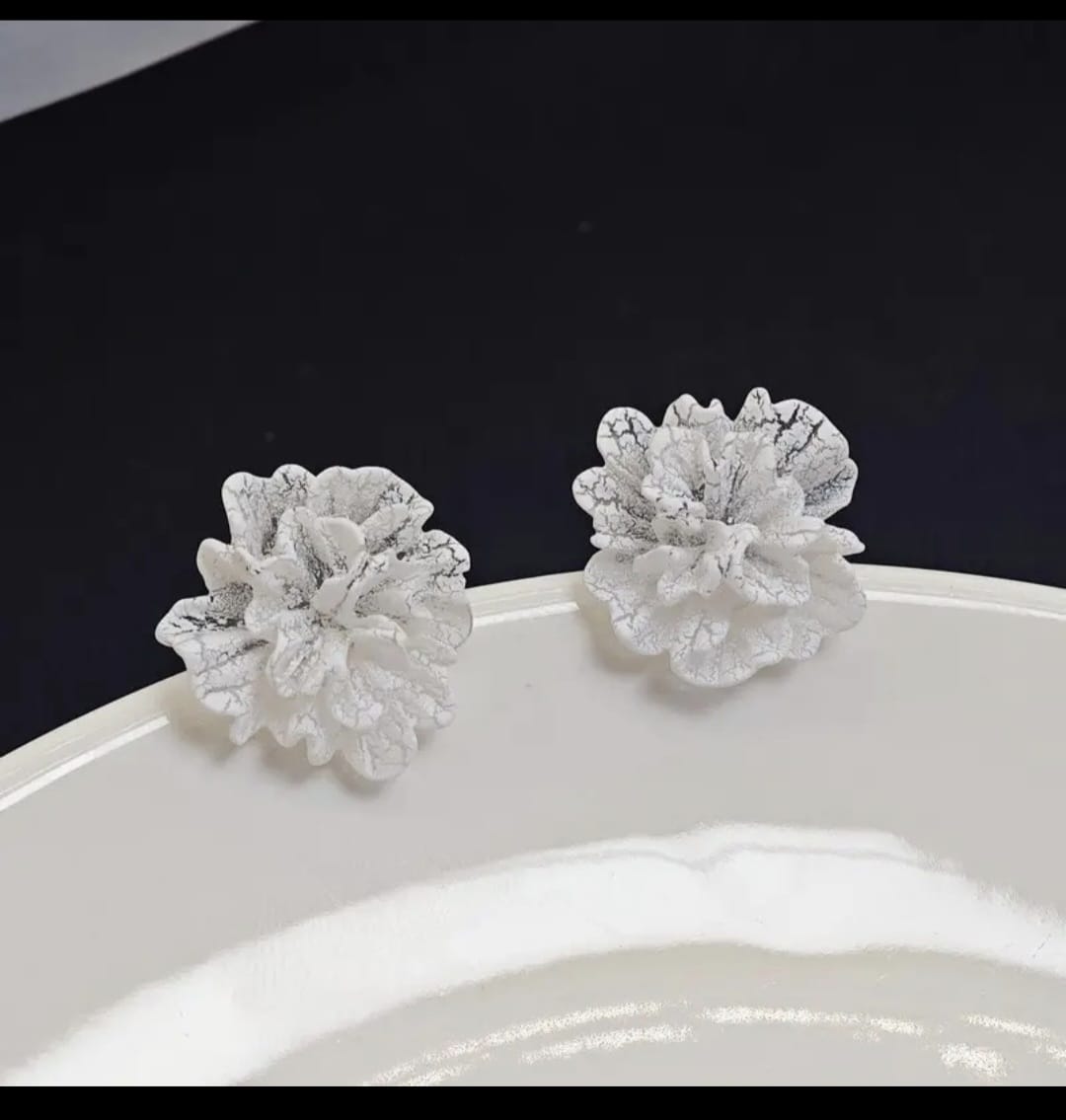 Petal Textura Stud