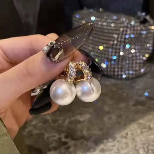 Pearl Glint Hoop Stud