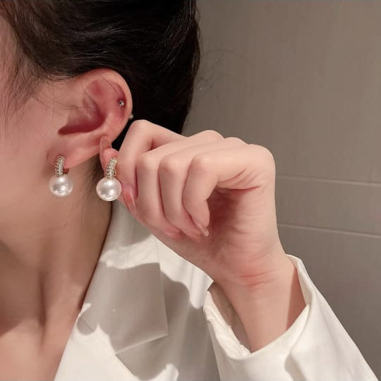 Pearl Glint Hoop Stud