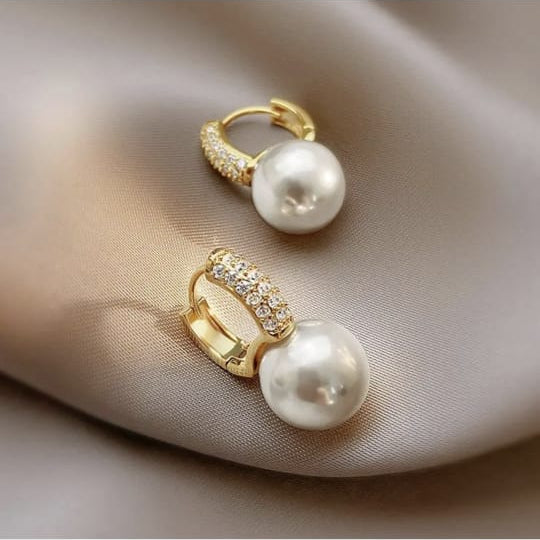 Pearl Glint Hoop Stud