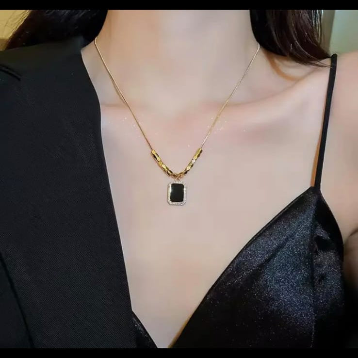 Black Luxe Bar Necklace