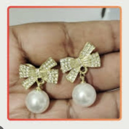 ShimmerBow Pearl Earring