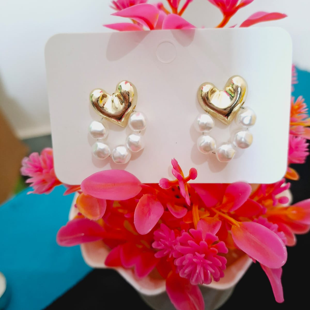 love pearl stud Earring