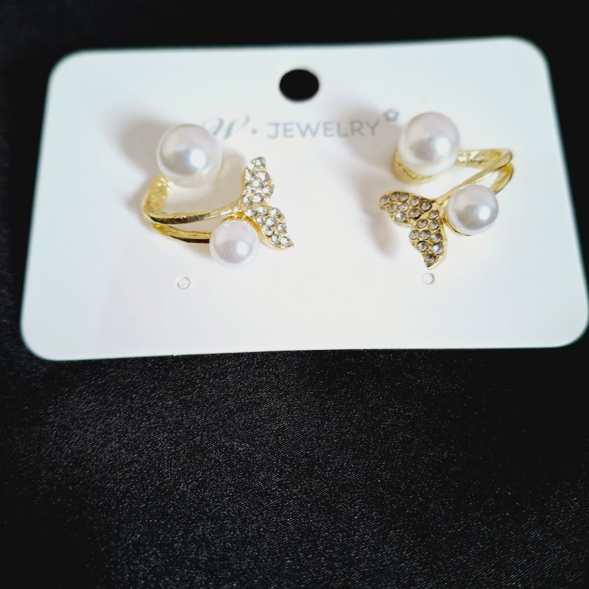 pearl fishtail earring