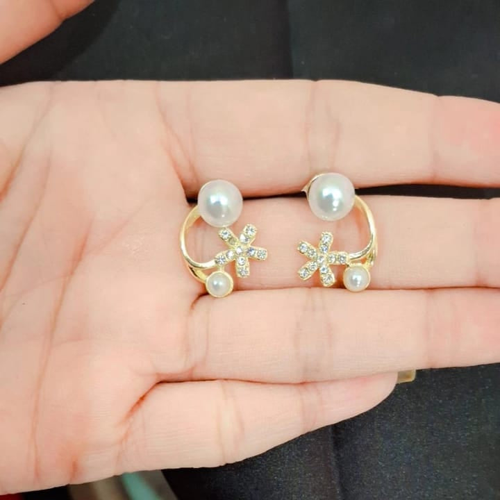 Lustre Blossom stud