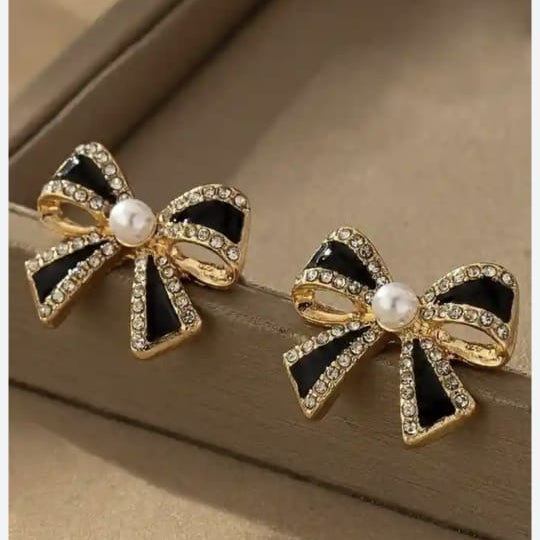 Mystic Bow Stud Earring