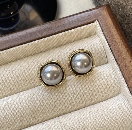 Grey Orbit Stud