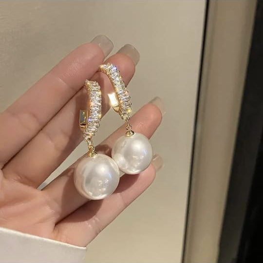 Twinkle Pearl Hoop