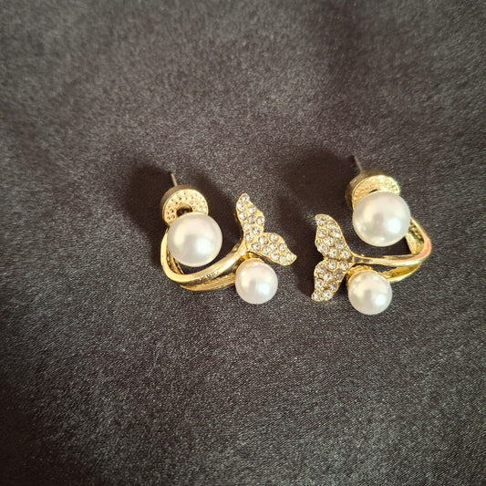 pearl fishtail earring