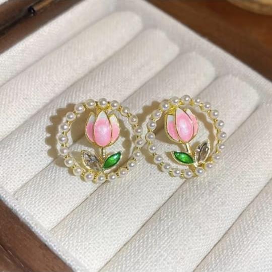 Tulip Pearl round earrings