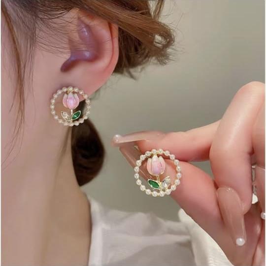 Tulip Pearl round earrings