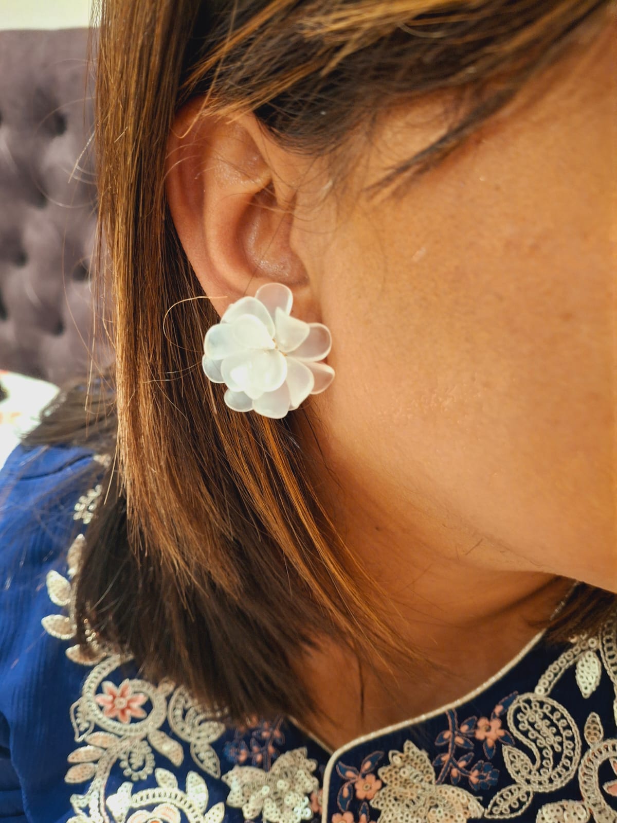 Chic white Flower Studs